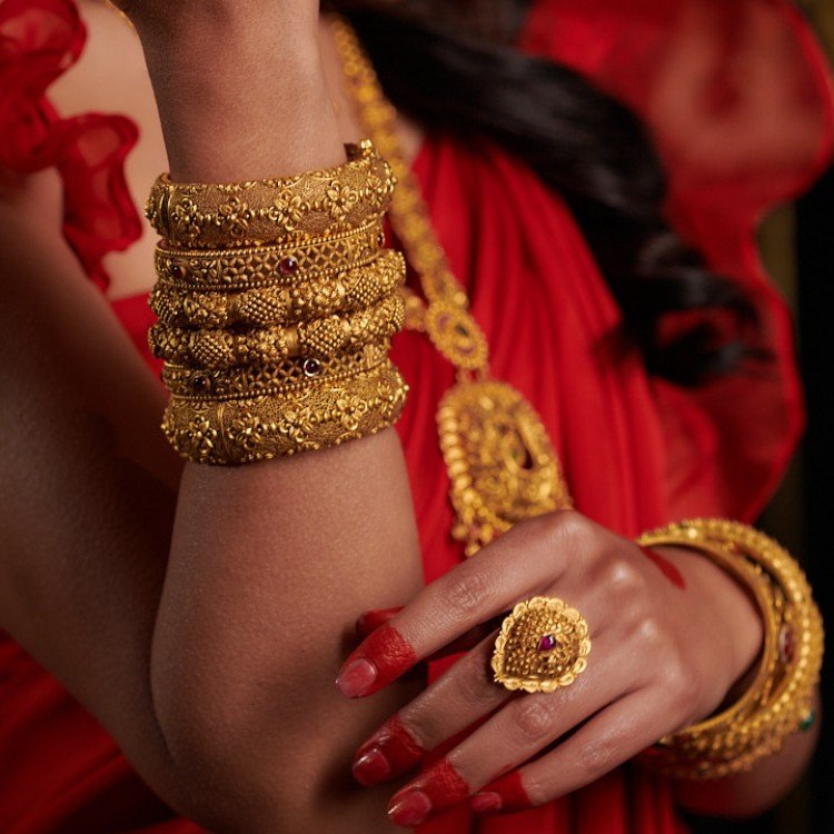 bridal gold jewellery set