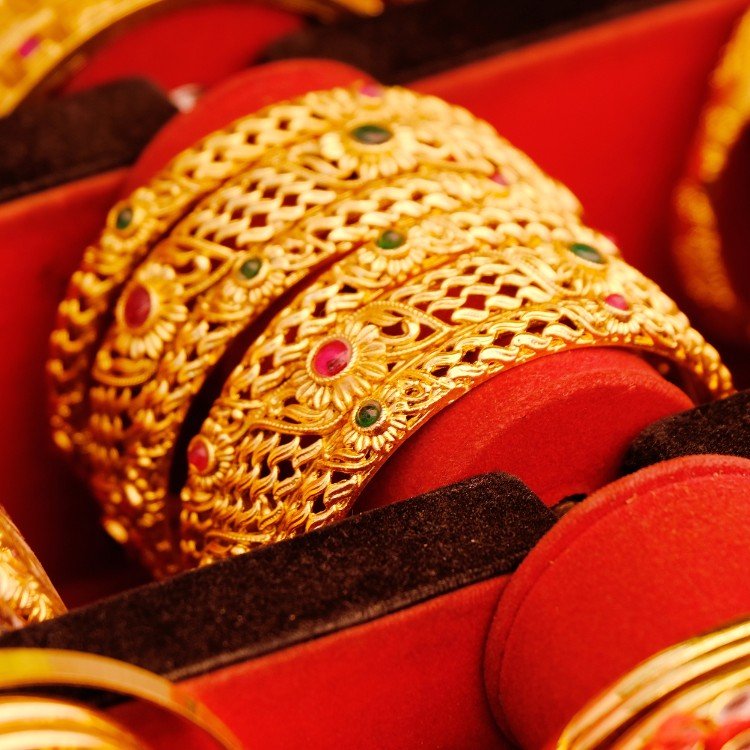 gold bangles display gold bangles display