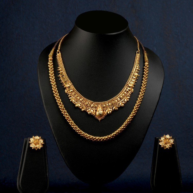 gold jewellery set display with earrings gold jewellery set display with earrings